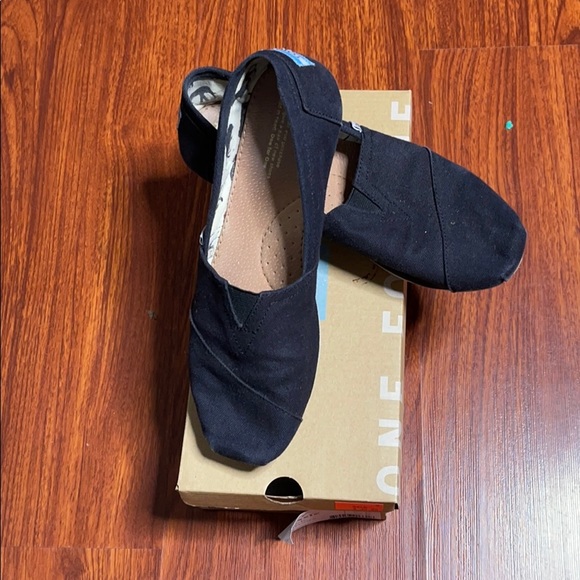 Toms Shoes - Toms women’s size 8.5